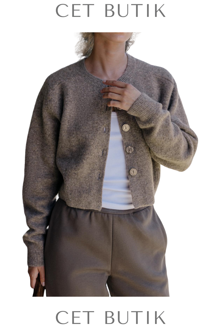 Zara Yumuşak Örgü Düğmeli Hırka – Metal Taba & Crop Detaylı Triko