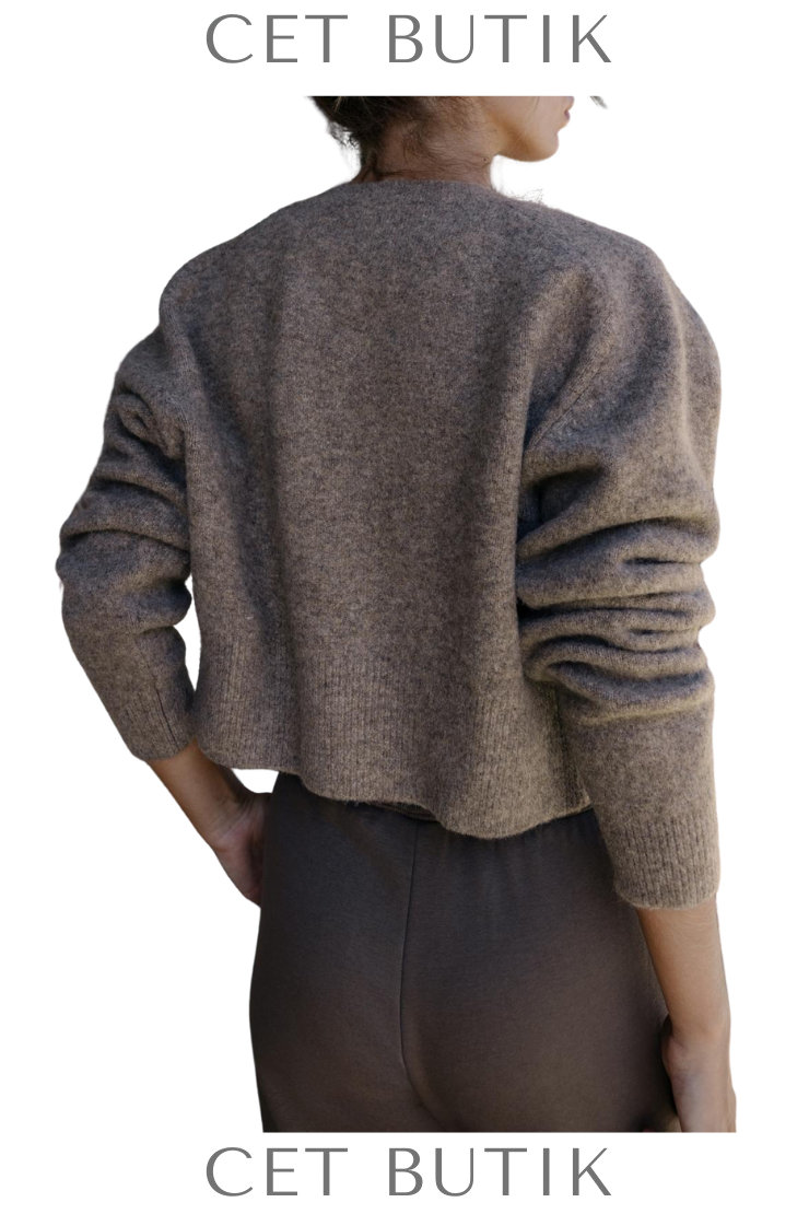 Zara Yumuşak Örgü Düğmeli Hırka – Metal Taba & Crop Detaylı Triko