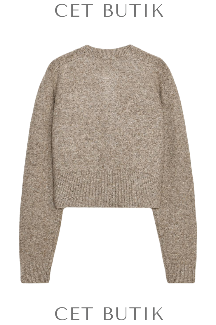 Zara Yumuşak Örgü Düğmeli Hırka – Metal Taba & Crop Detaylı Triko