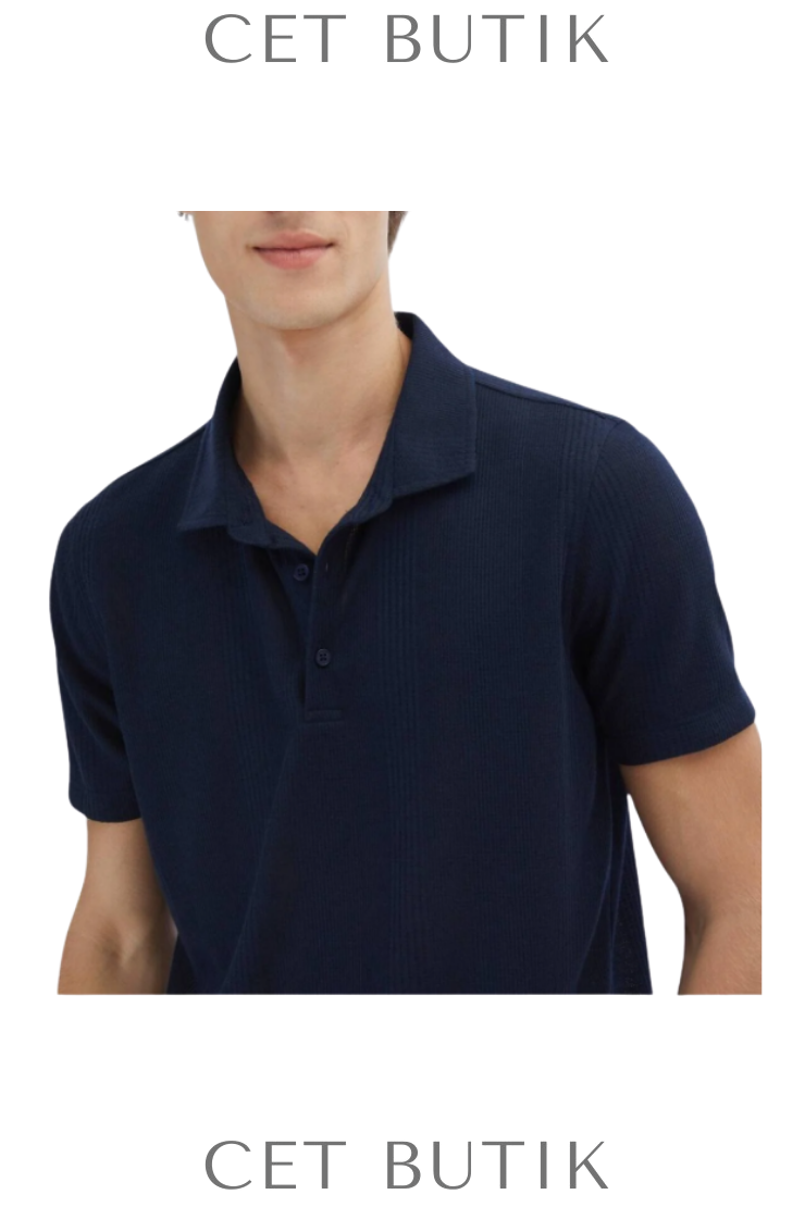 Kip Lacivert Desenli Polo Yaka T-Shirt – Modern Desenli Yazlık Stil