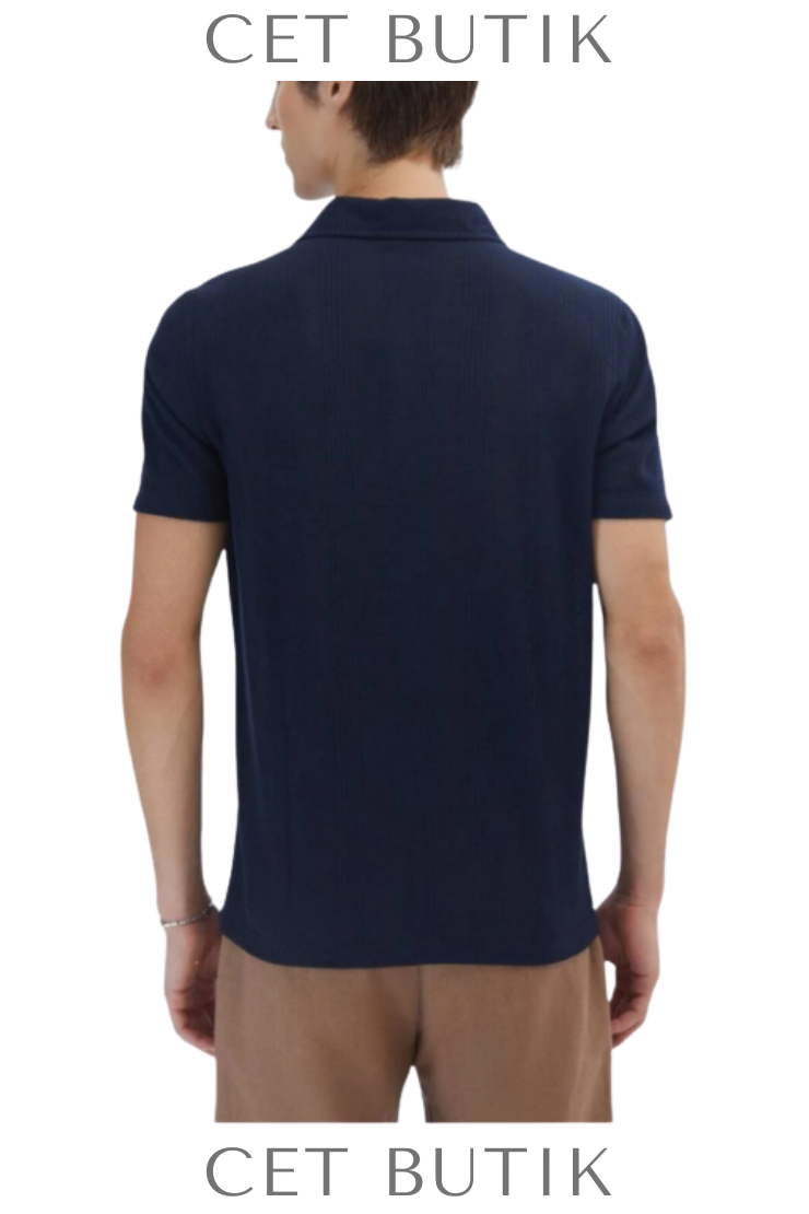 Kip Lacivert Desenli Polo Yaka T-Shirt – Modern Desenli Yazlık Stil