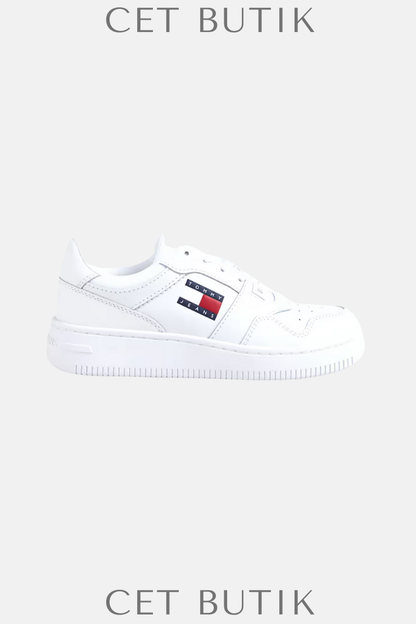 Tommy Hilfiger EN0EN02933 Beyaz Kadın Sneaker – Şık & Rahat Günlük Ayakkabı
