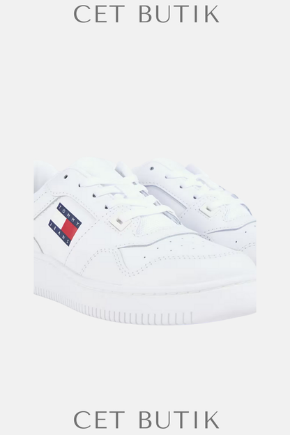 Tommy Hilfiger EN0EN02933 Beyaz Kadın Sneaker – Şık & Rahat Günlük Ayakkabı