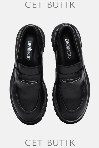 Derimod Kadın Siyah Kalın Tabanlı Deri Maskülen Loafer – Günlük Şıklık